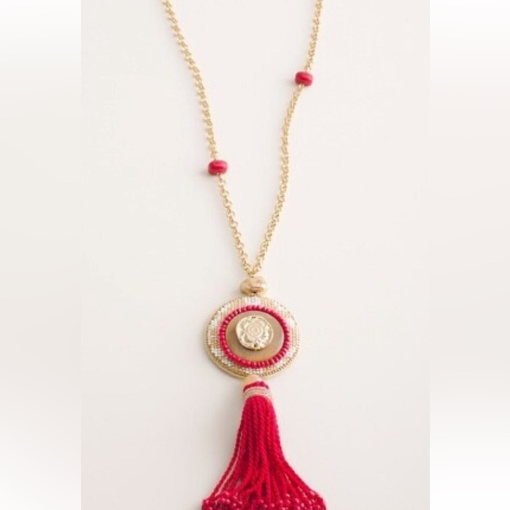 Chico’s NWT beautiful Rebecca cherry tassel necklace